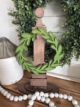 Load image into Gallery viewer, Interchangeable Post w/ Wreath Shelf Sitter