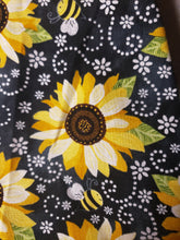 Load image into Gallery viewer, Mini Bee Gnome For Tier Tray