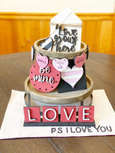 Load image into Gallery viewer, Reversible Valentine Place Mat