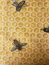 Load image into Gallery viewer, Mini Bee Gnome For Tier Tray